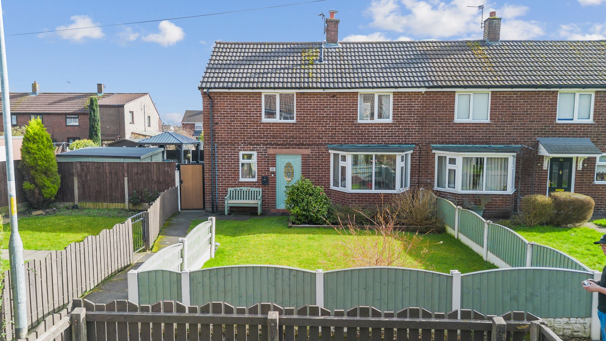 2 bedroom Semi-detached house Under Offer