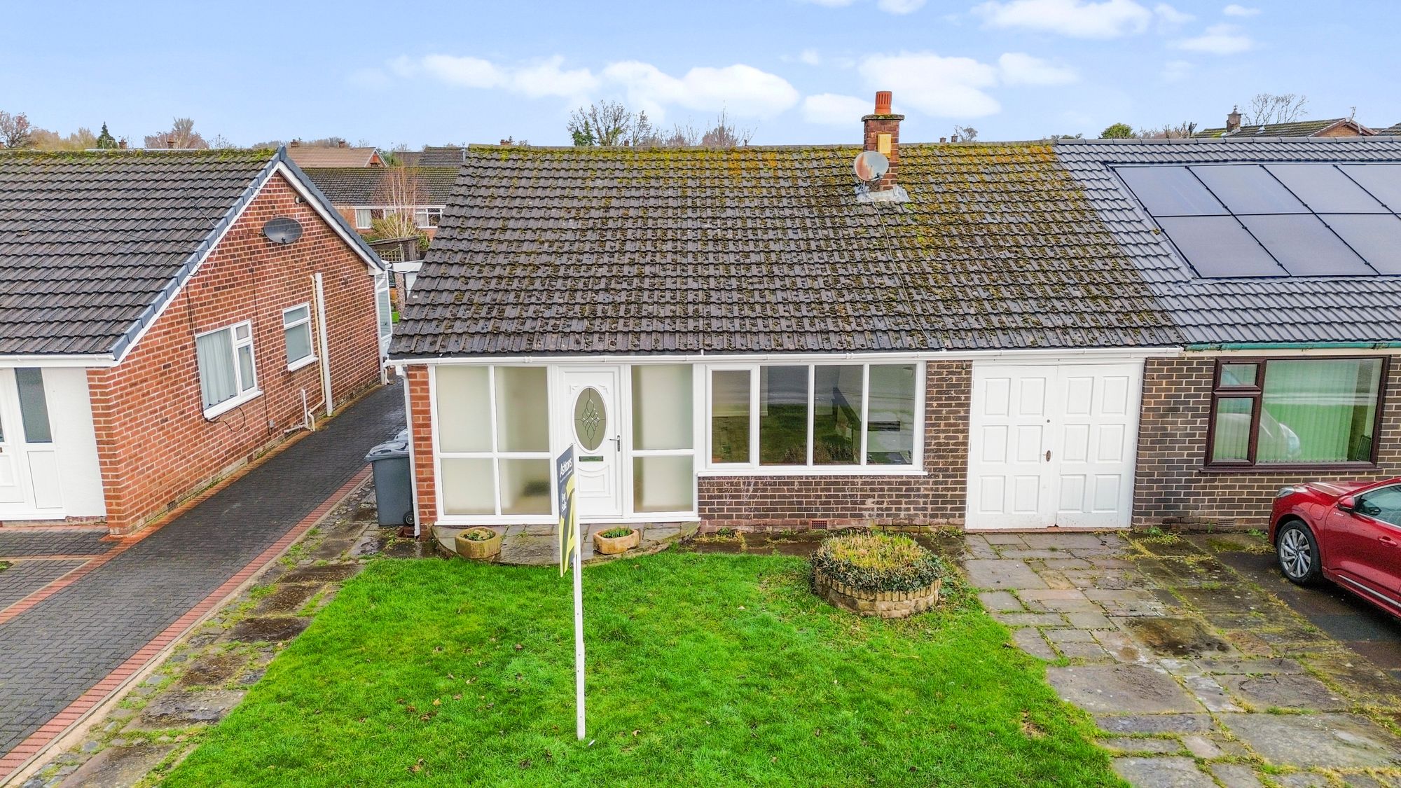 3 bedroom Detached bungalow Under Offer