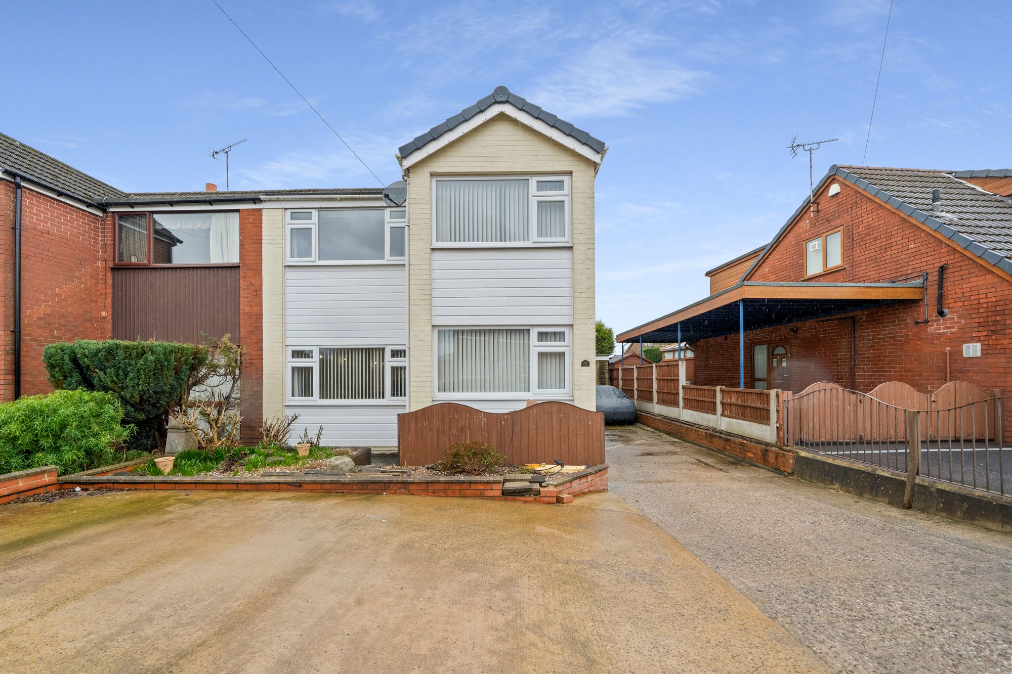 4 bedroom Semi-detached house For Sale