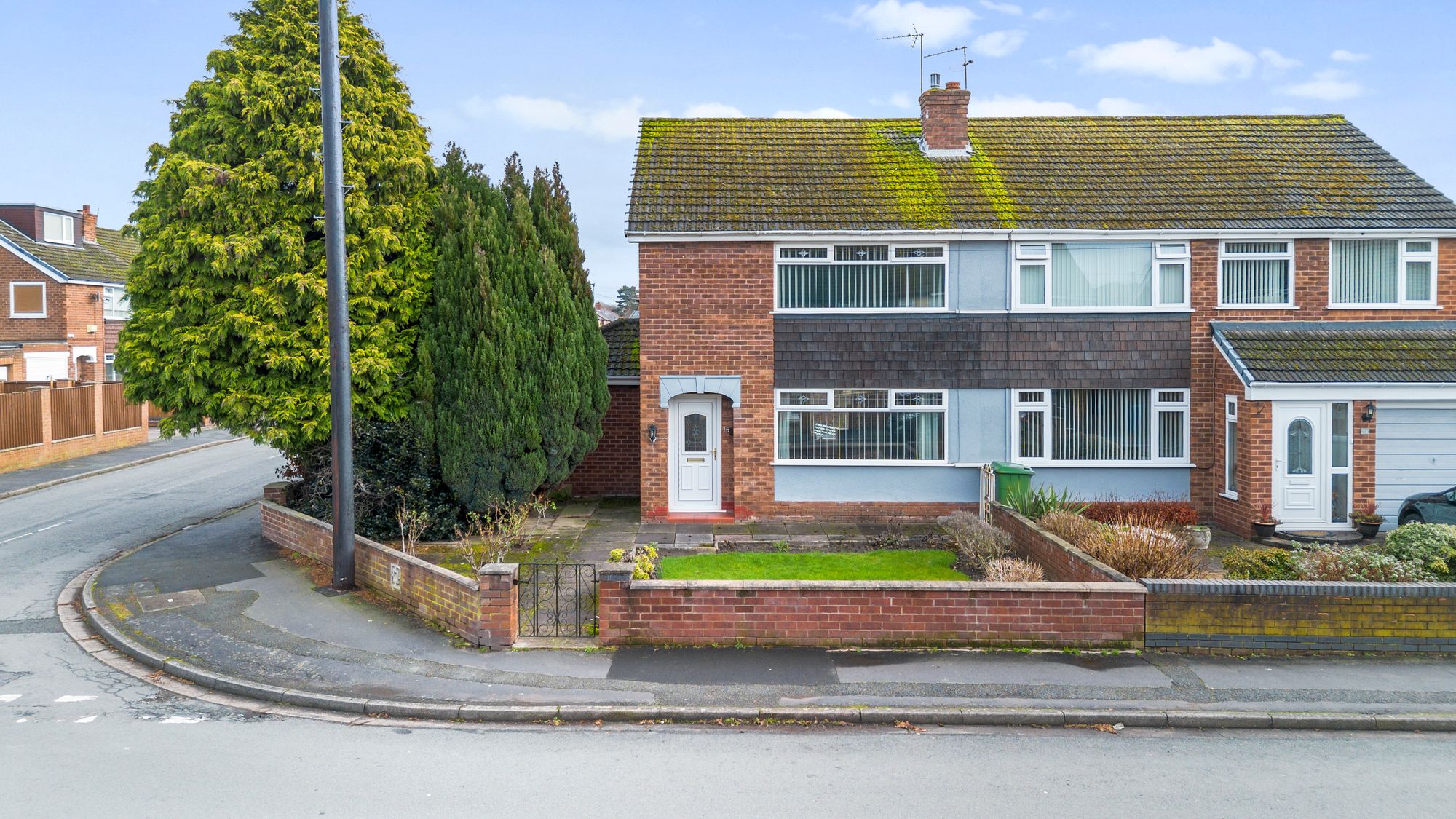 3 bedroom Semi-detached house For Sale