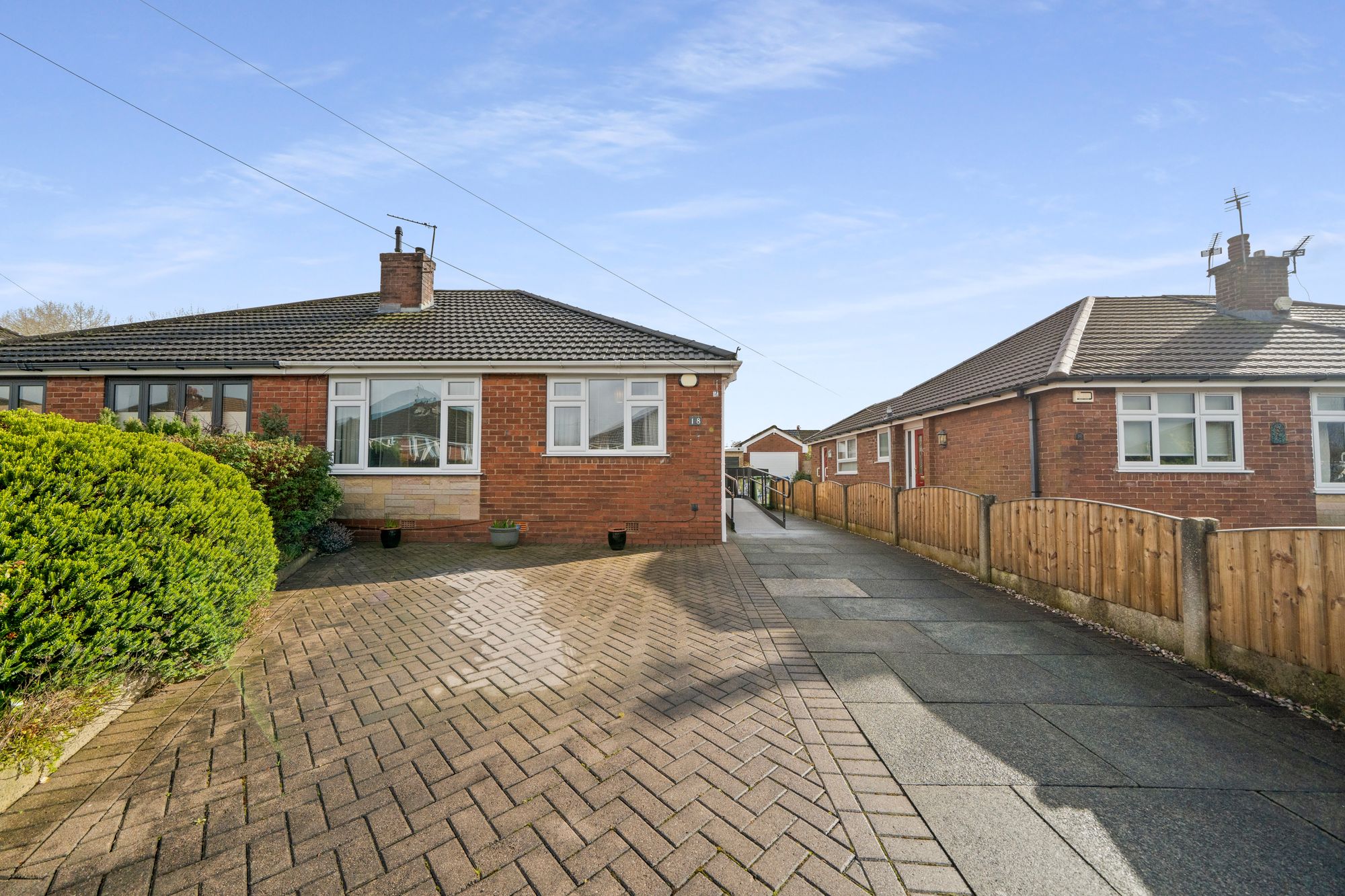 2 bedroom Detached bungalow Under Offer
