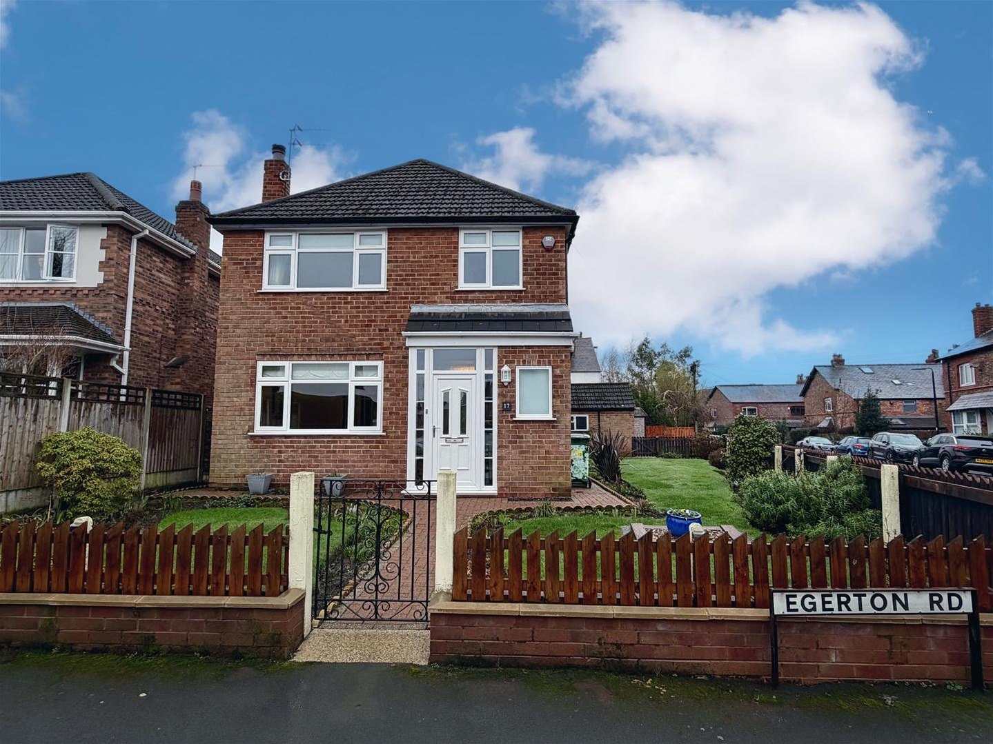 3 bedroom Detached house For Sale
