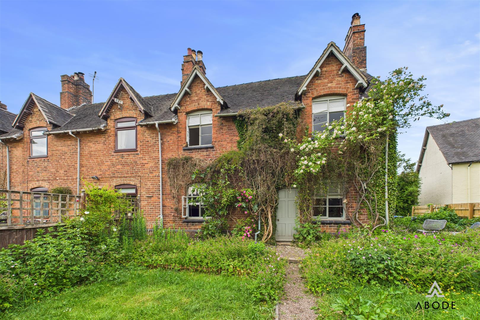 2 bedroom Cottage For Sale