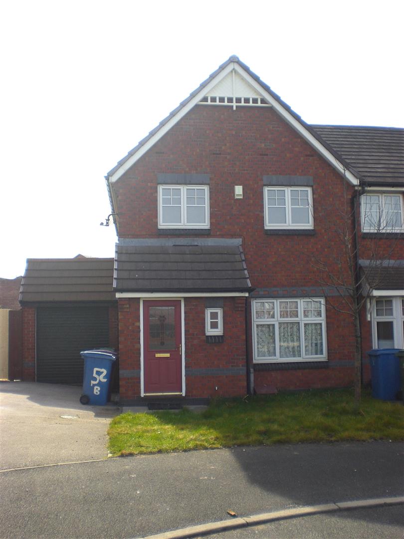 3 bedroom Semi-detached house Let