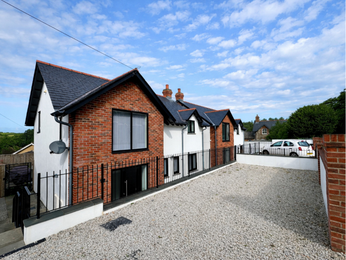 3 bedroom Detached house To Let