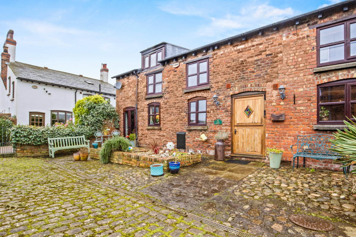 3 bedroom Mews house For Sale