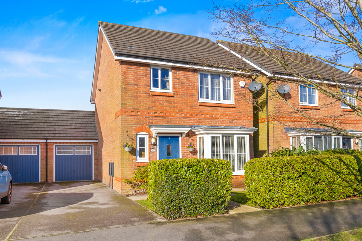 3 bedroom Detached house For Sale