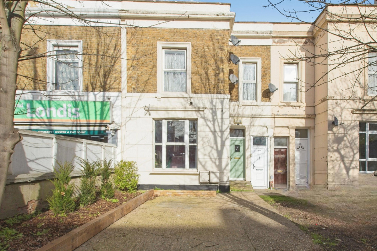 2 bedroom Manor House For Sale