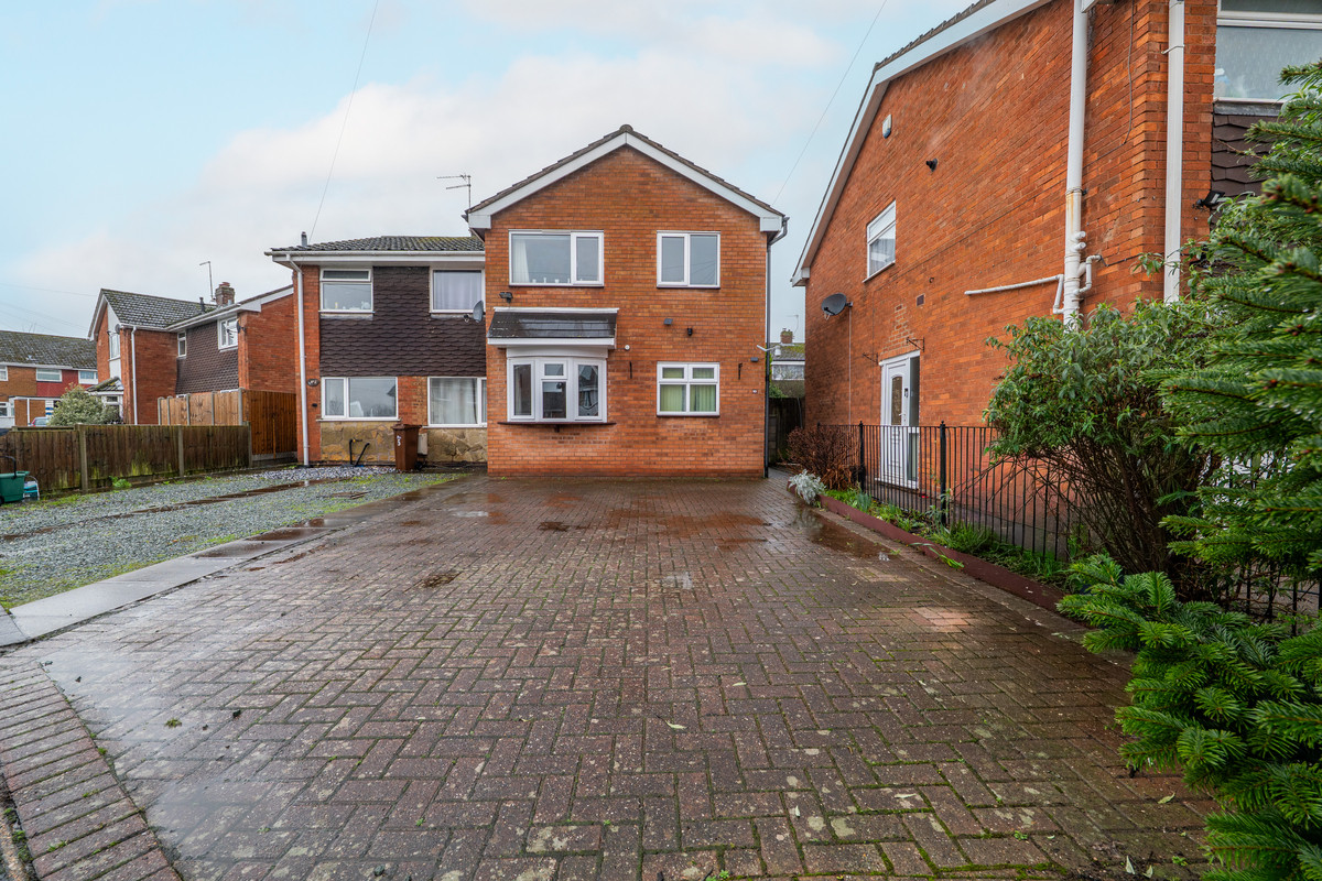 3 bedroom Detached house For Sale