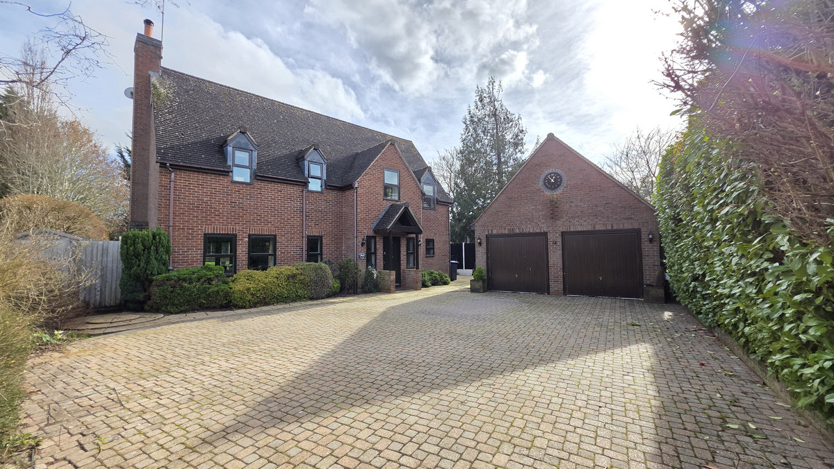 5 bedroom House (unspecified) For Sale