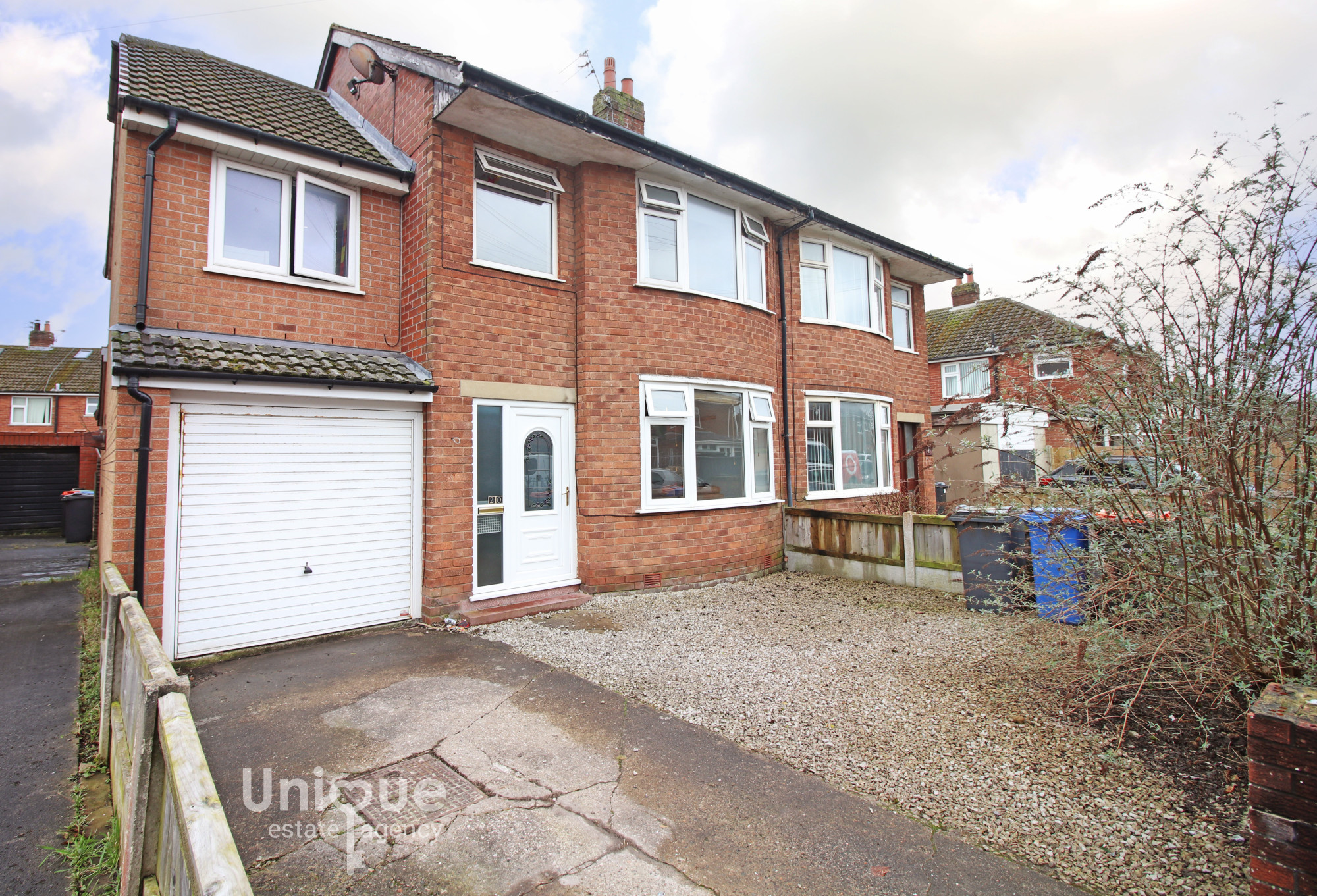 4 bedroom Semi-detached house For Sale