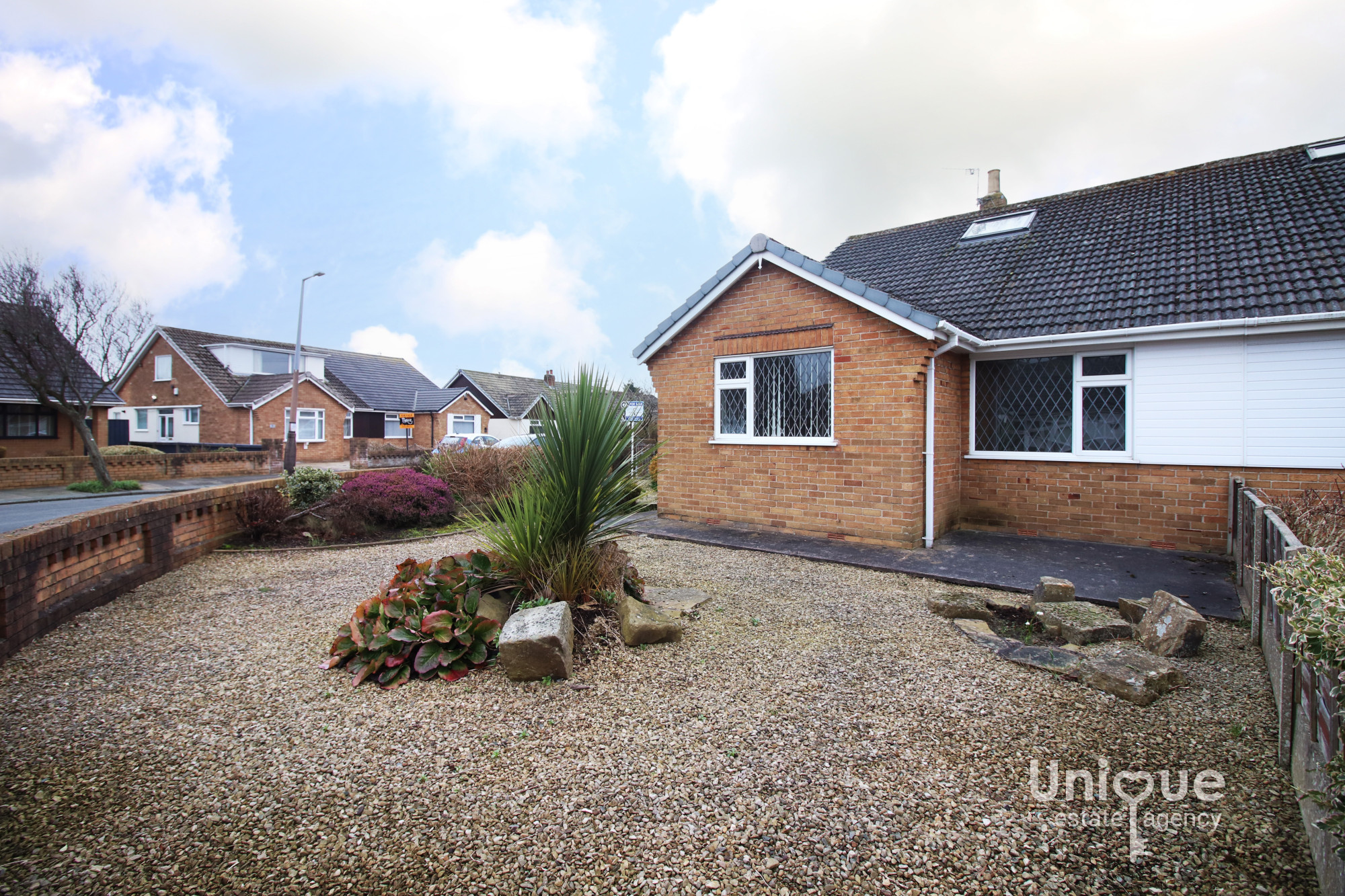 2 bedroom Link detached house For Sale