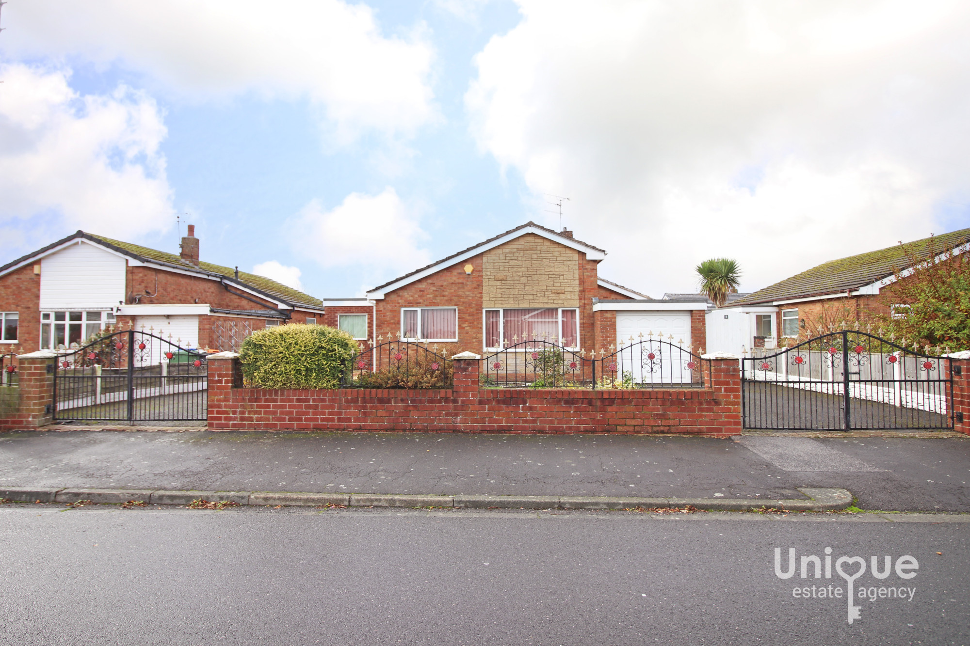 3 bedroom Detached bungalow Under Offer