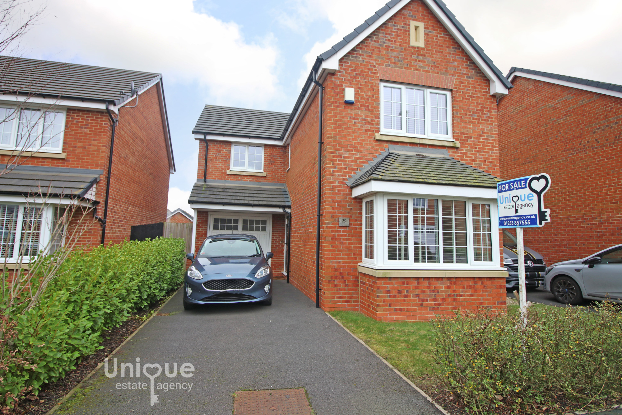 3 bedroom Detached house For Sale