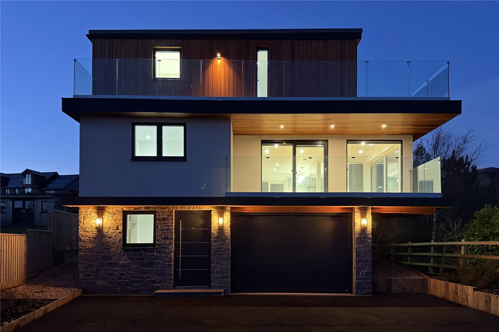 5 bedroom House (unspecified) Under Offer