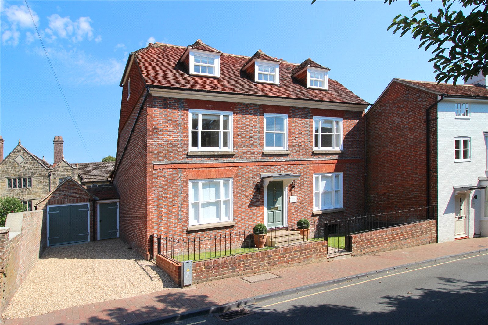 5 bedroom Town house For Sale