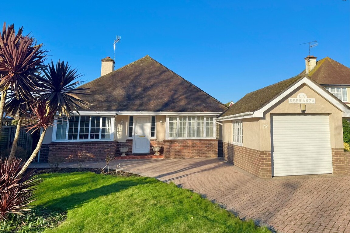 3 bedroom Detached bungalow For Sale