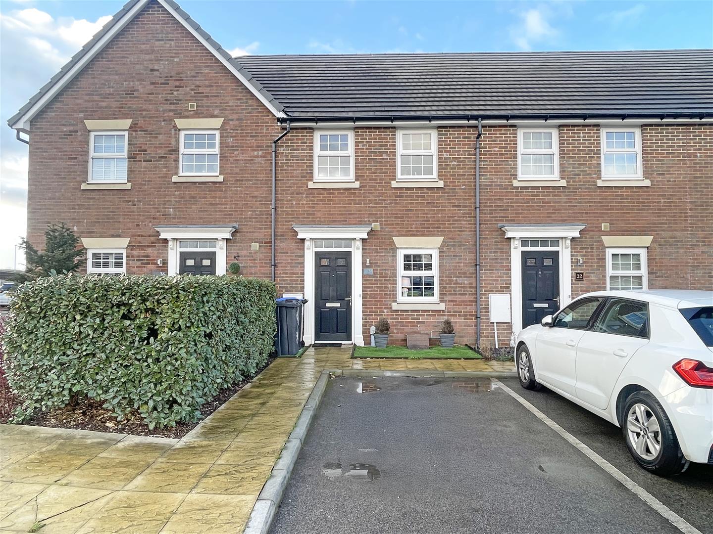 2 bedroom Terraced House Under Offer