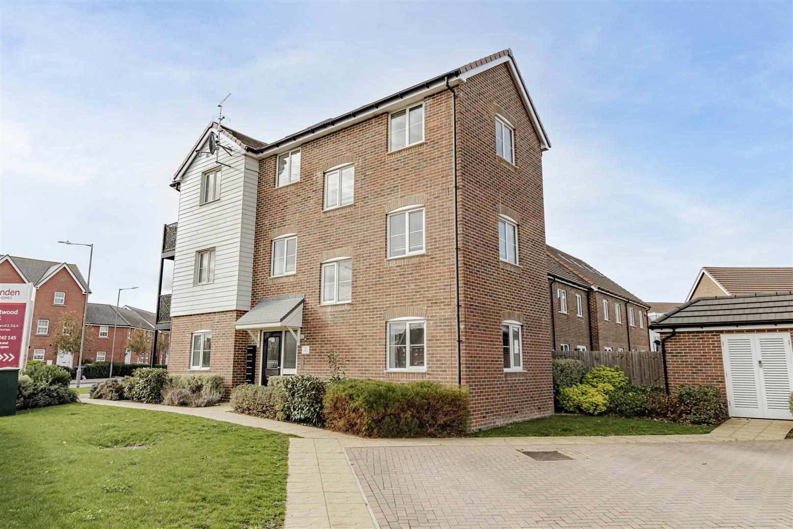 2 bedroom Flat Under Offer