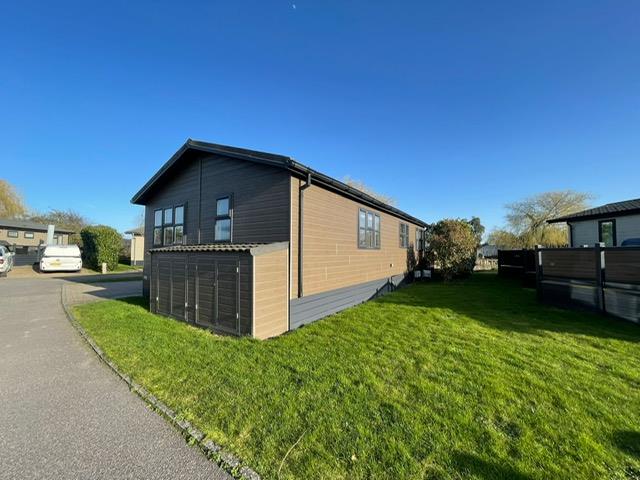 2 bedroom House (unspecified) For Sale