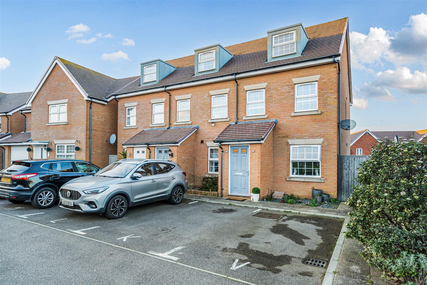 3 bedroom Town house For Sale