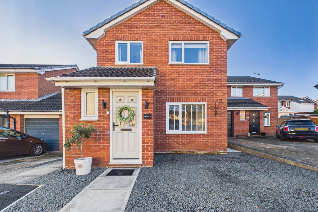 3 bedroom Link detached house For Sale