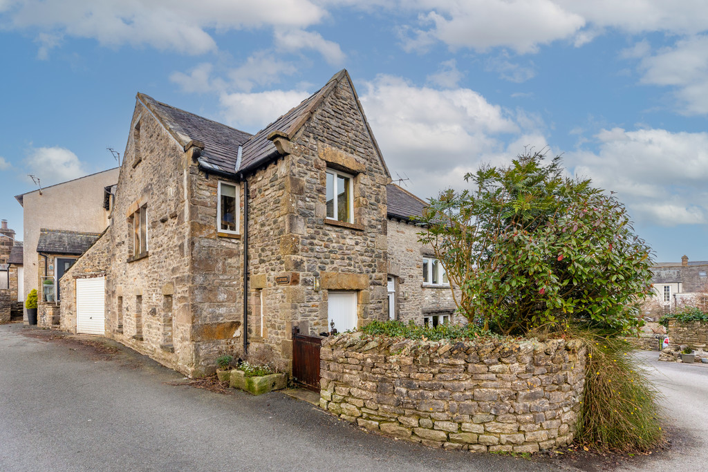 3 bedroom Stone House For Sale