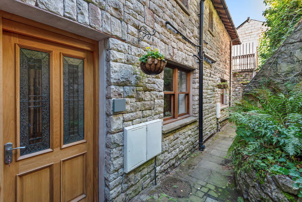 2 bedroom Block of Apartments To Let