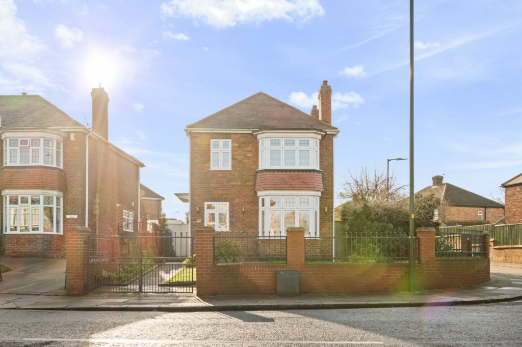 3 bedroom Detached house For Sale