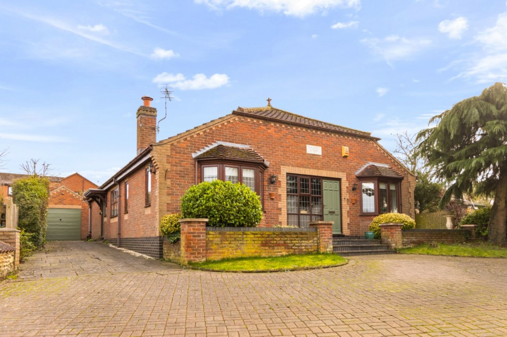3 bedroom Detached bungalow Under Offer