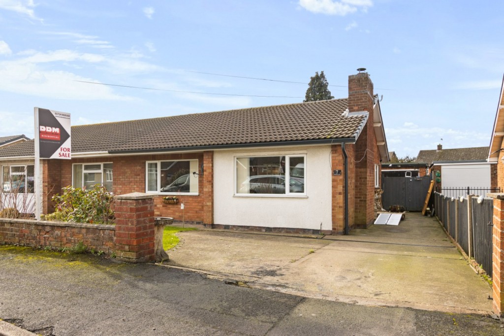 2 bedroom Detached bungalow For Sale