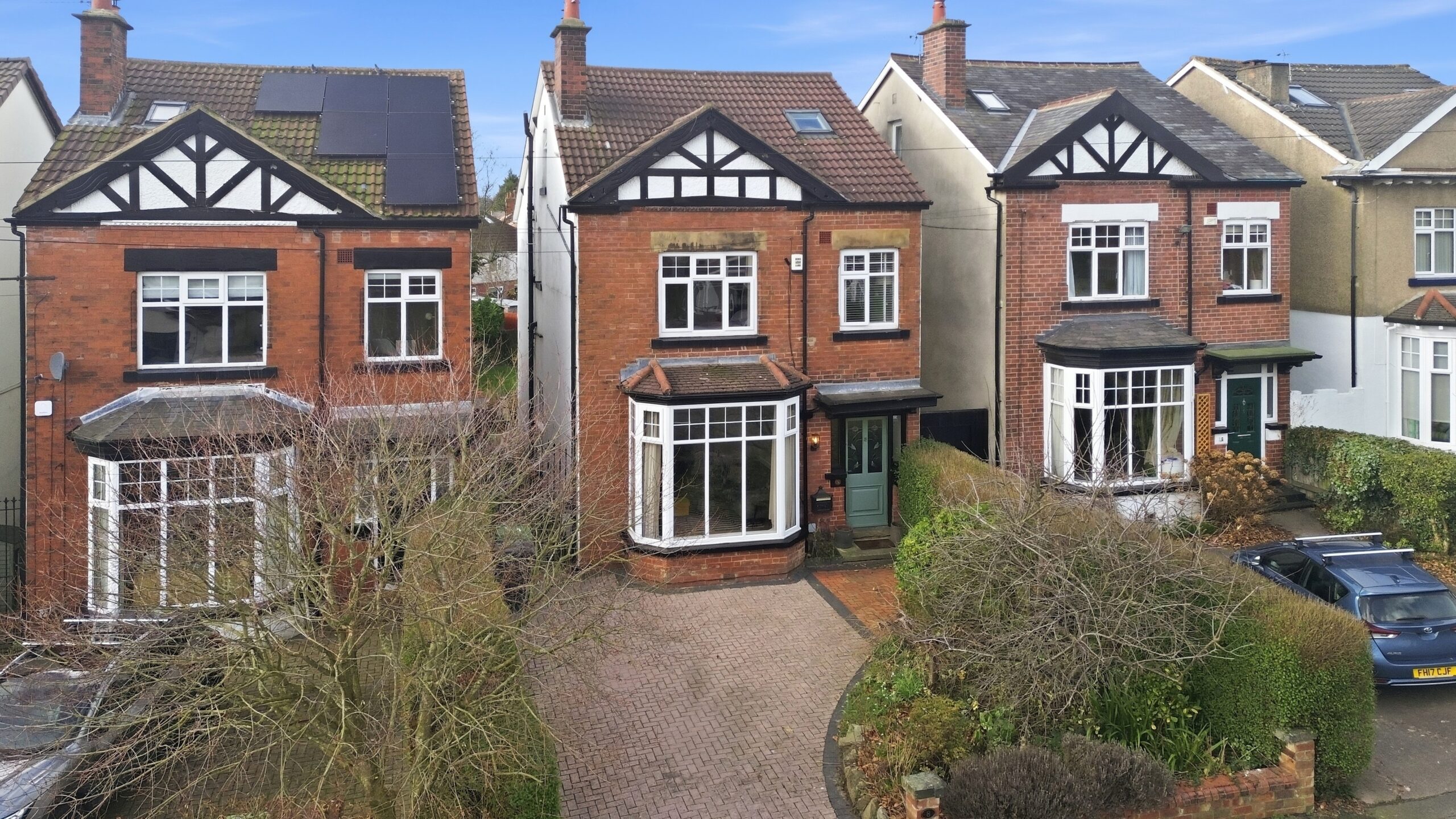 5 bedroom Detached house Under Offer