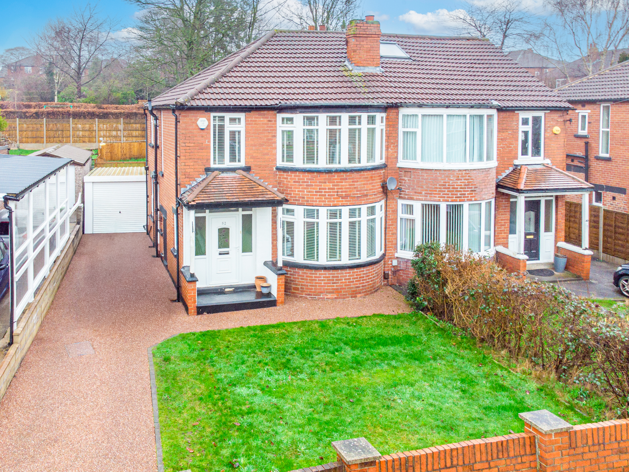 3 bedroom Semi-detached house Under Offer