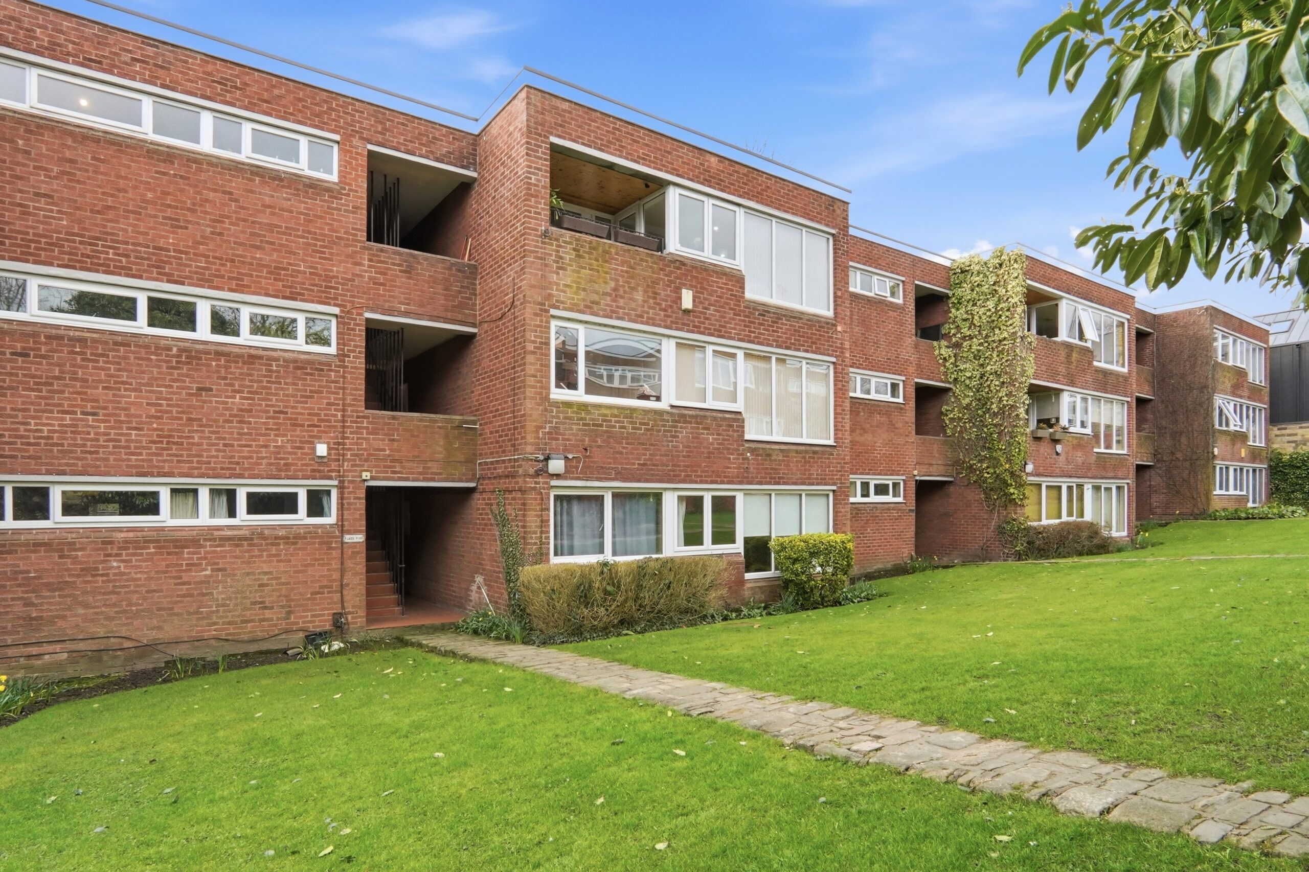 2 bedroom Flat Under Offer
