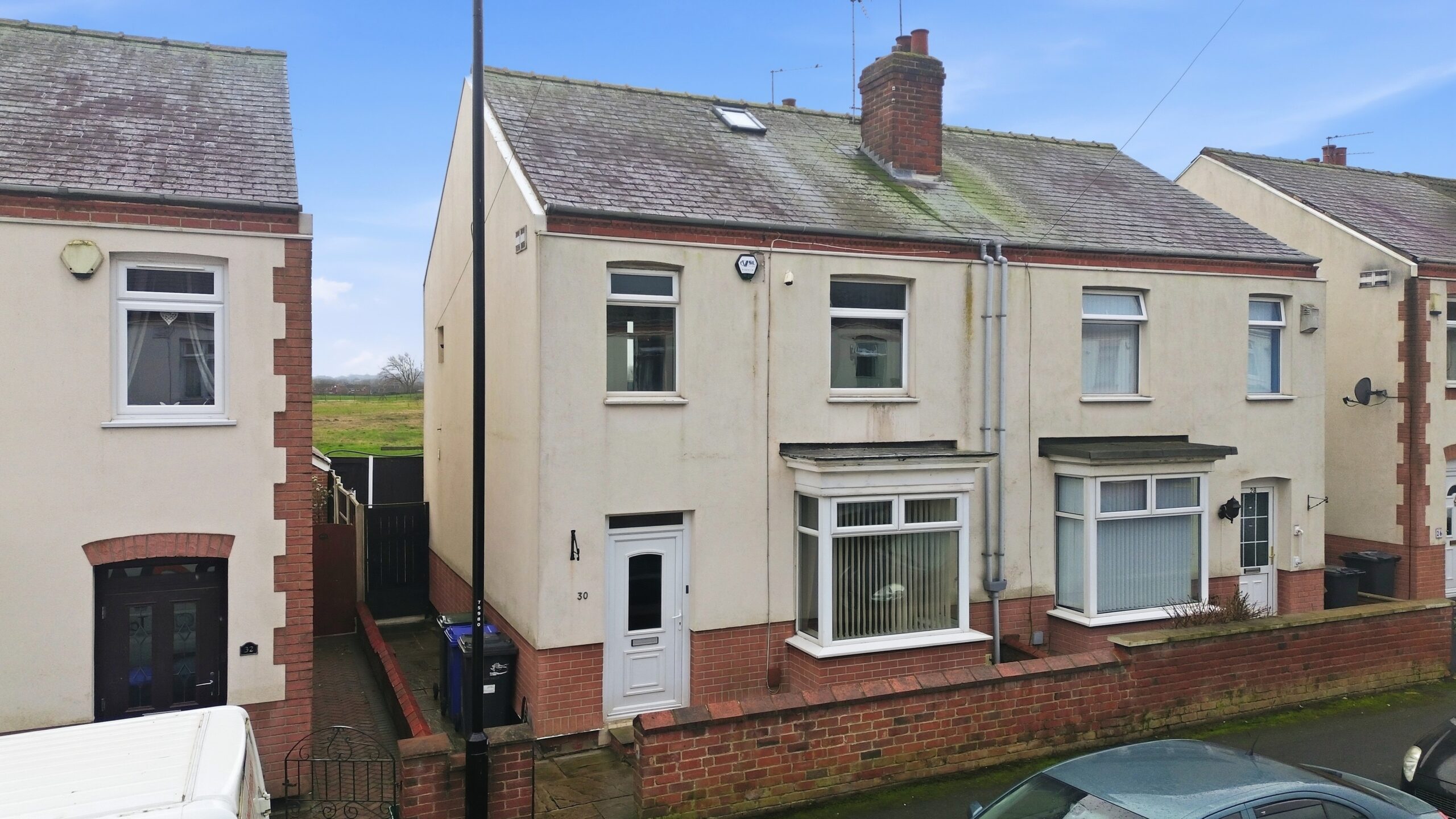 3 bedroom Semi-detached house Under Offer