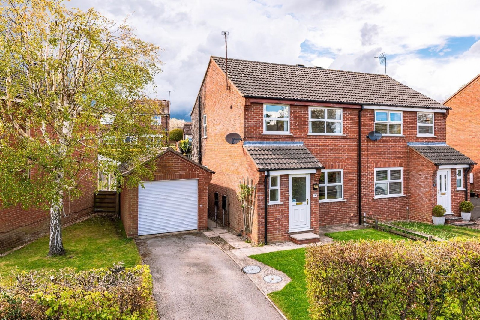 3 bedroom Semi-detached house For Sale