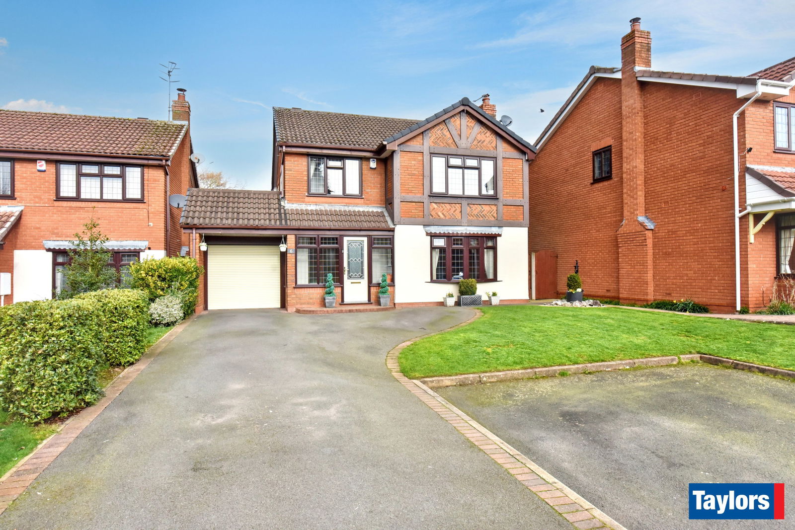 4 bedroom Detached house Under Offer