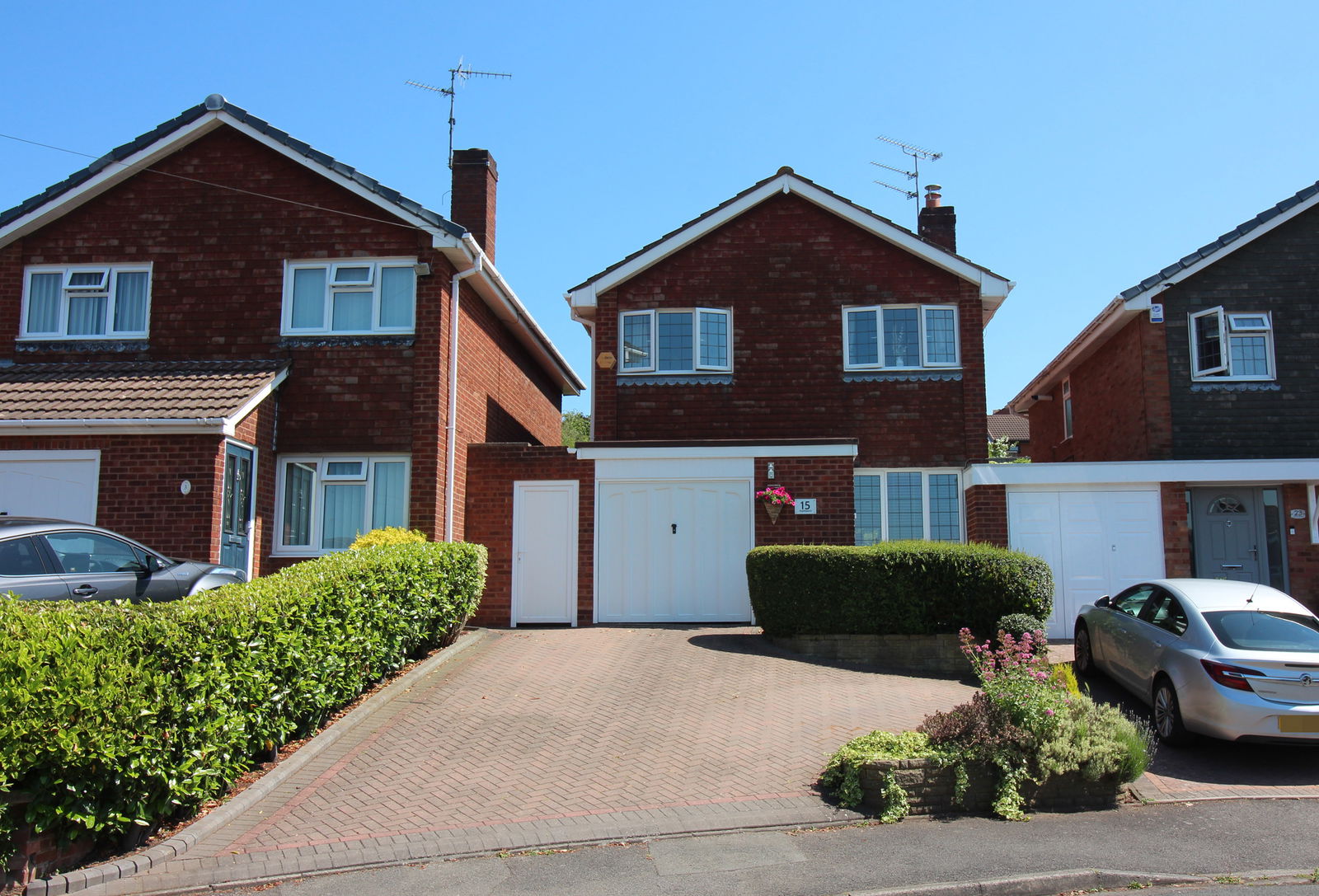 4 bedroom Link detached house Under Offer