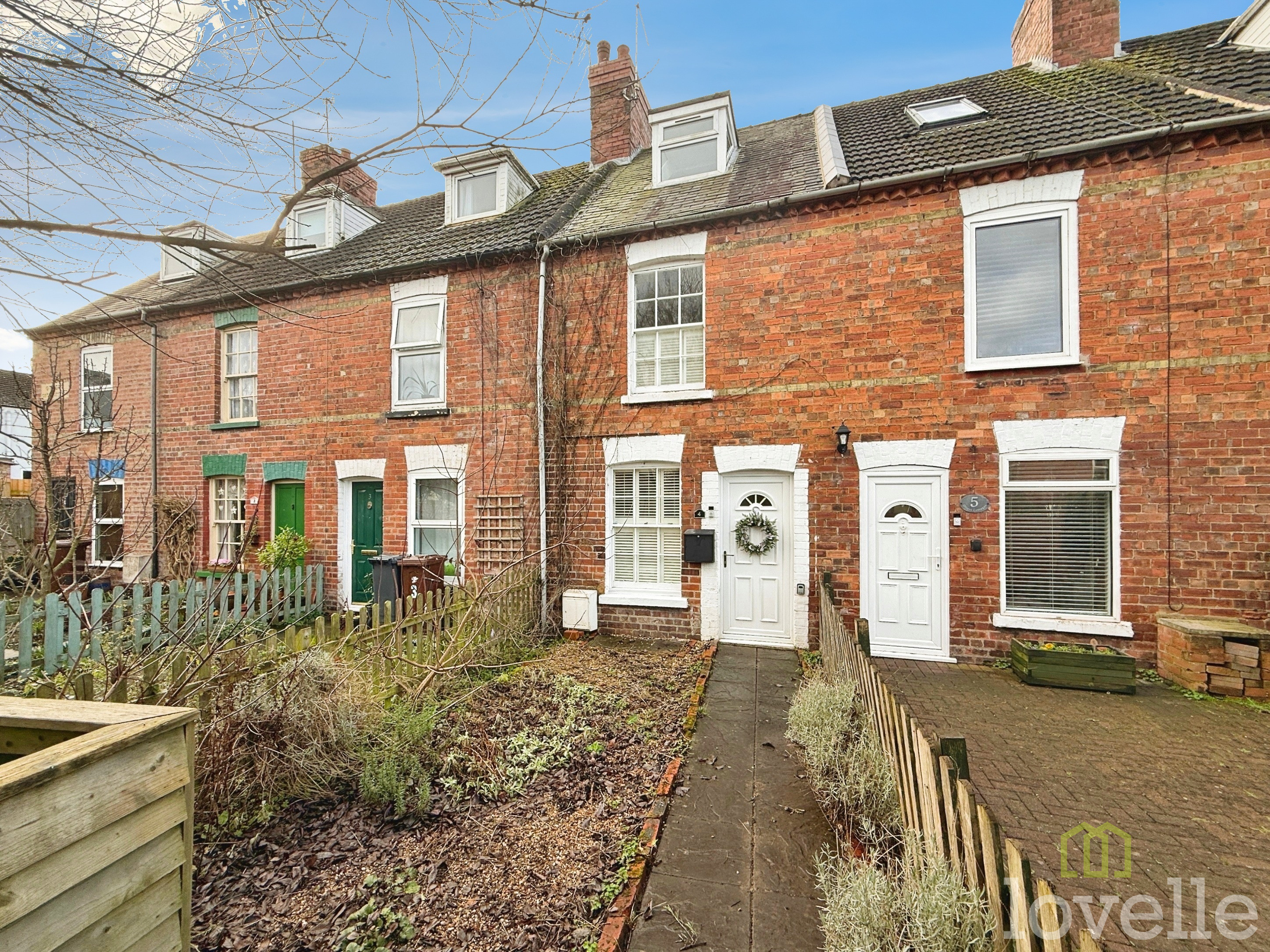 2 bedroom Terraced House Under Offer