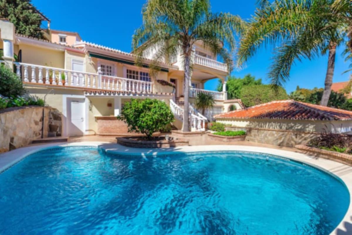 5 bedroom Villa For Sale