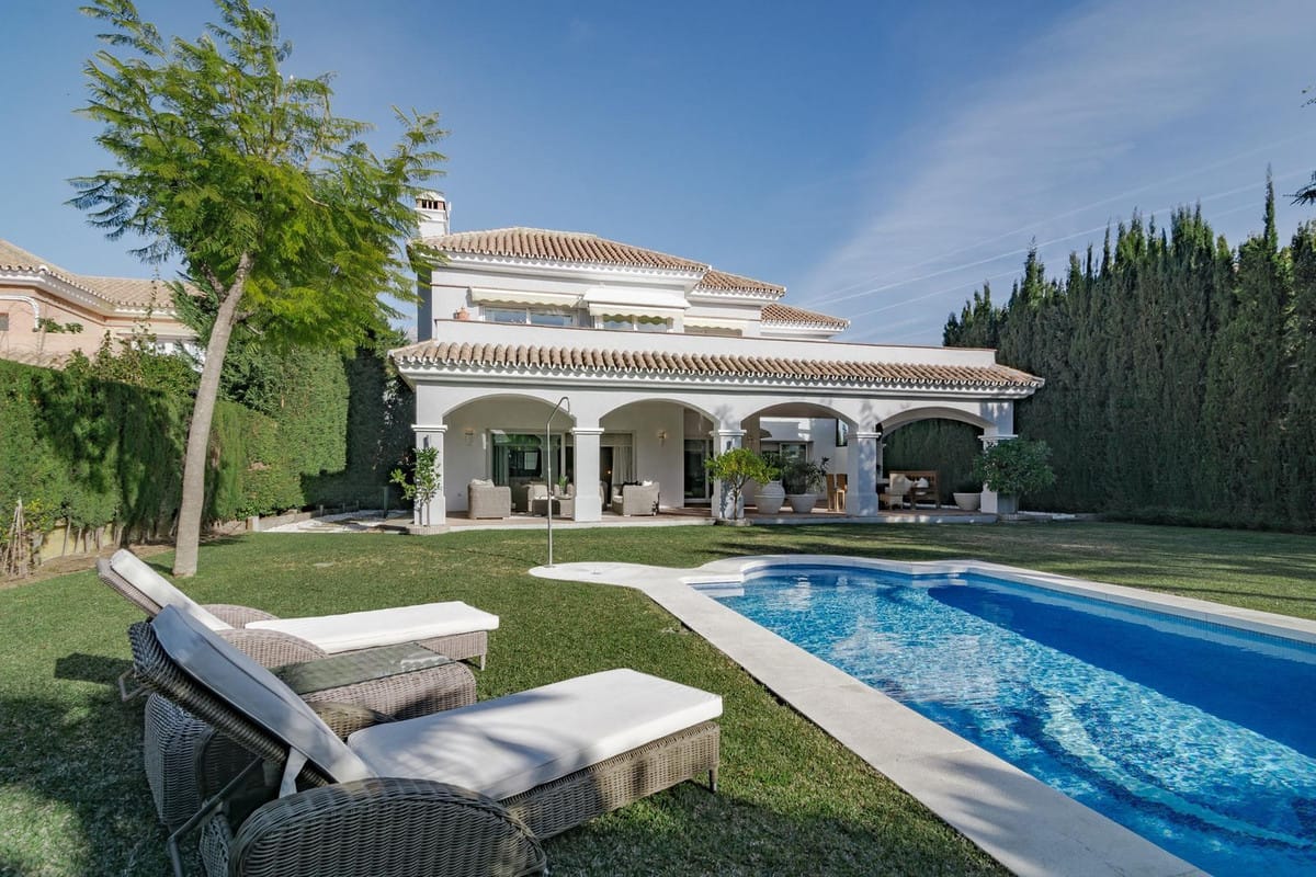5 bedroom Villa For Sale