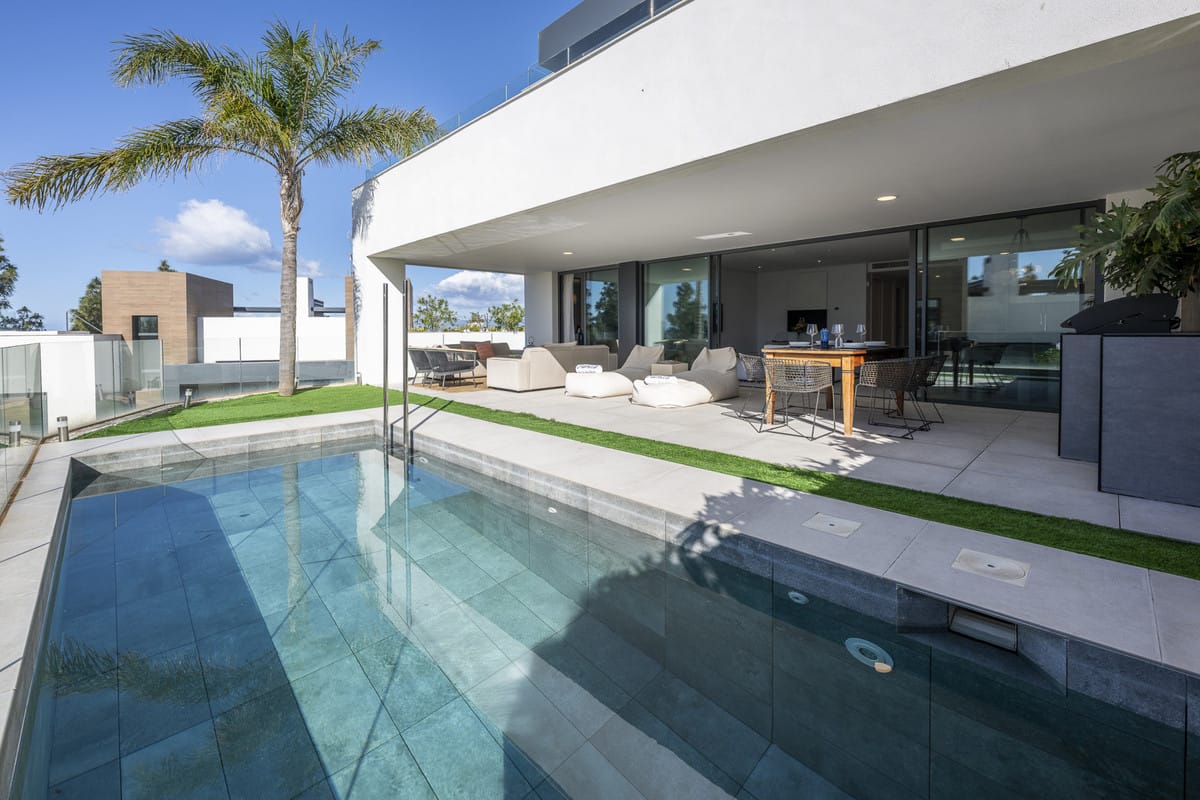 3 bedroom Apartment For Sale