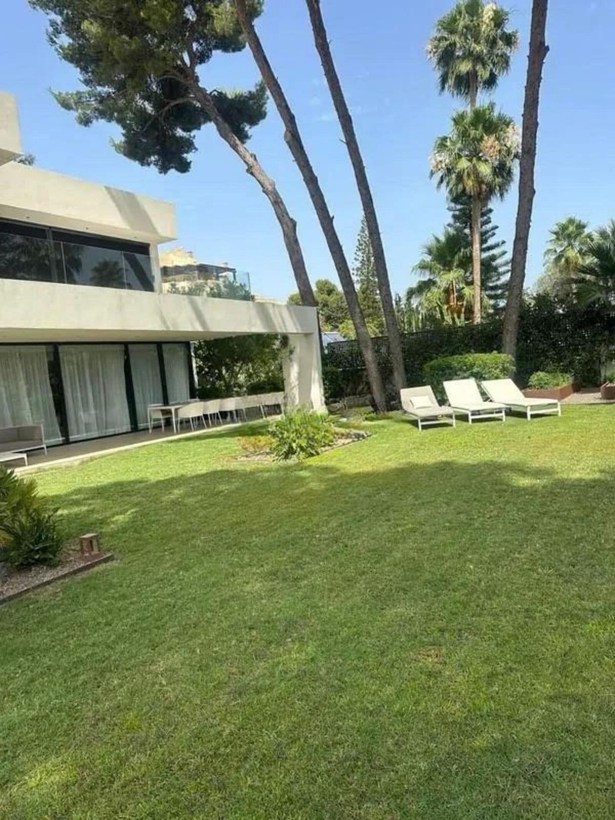 5 bedroom Villa For Sale