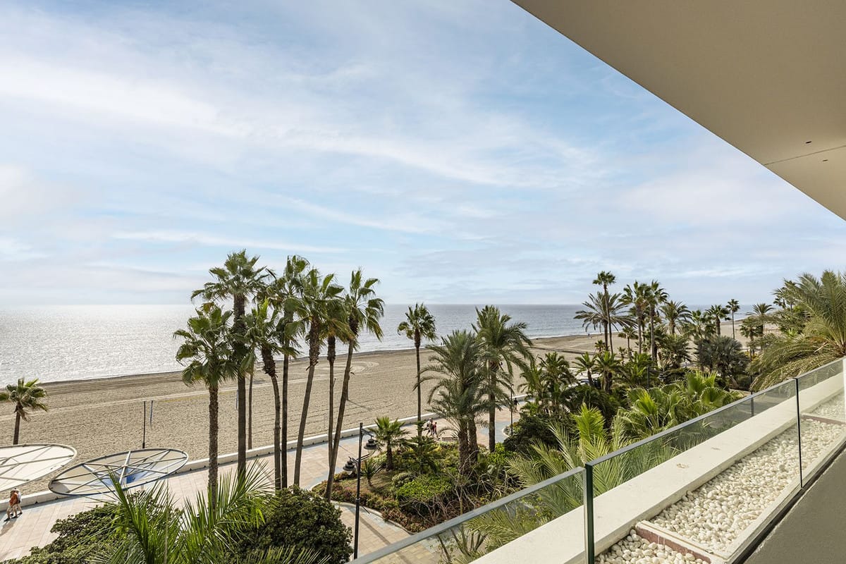 3 bedroom Apartment For Sale