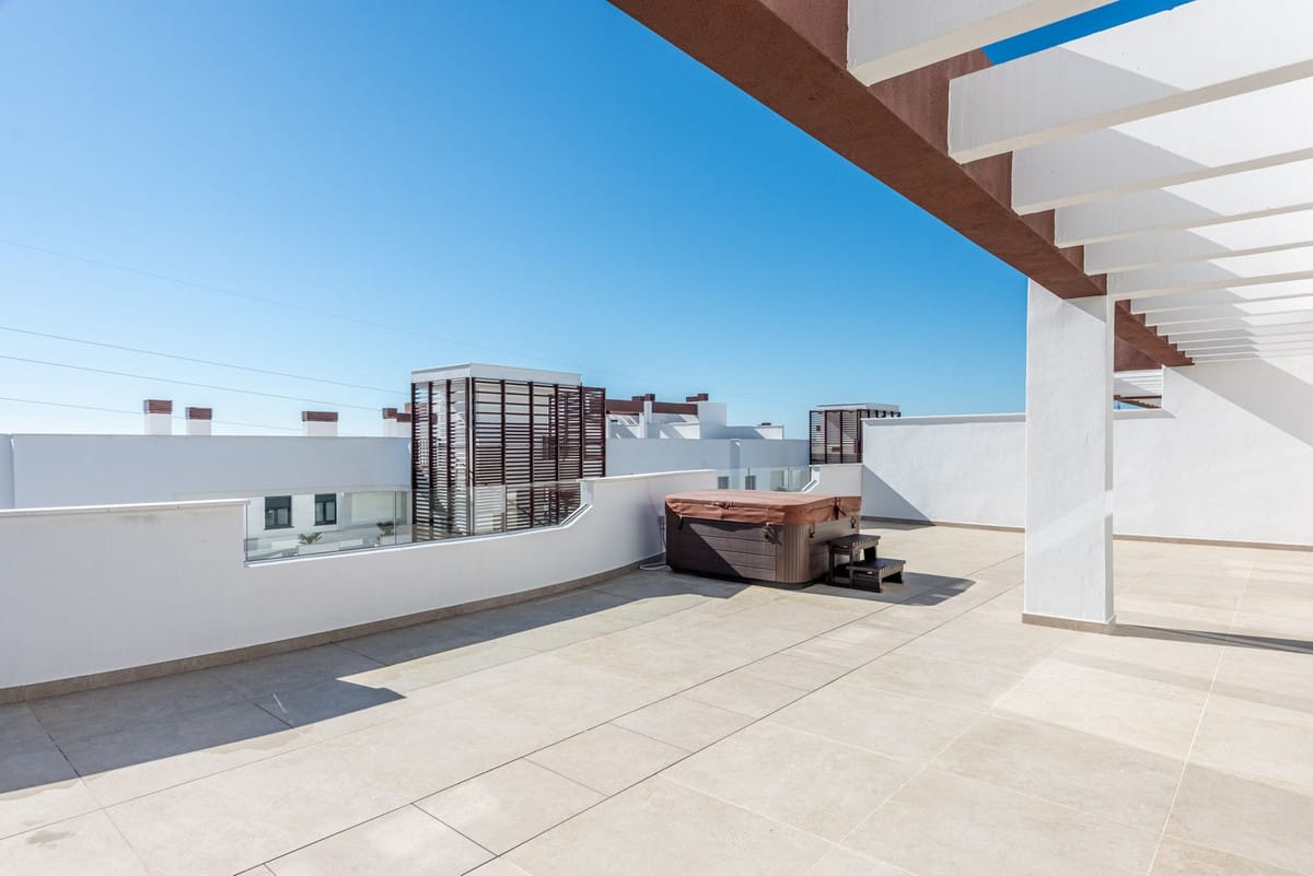 4 bedroom Apartment For Sale