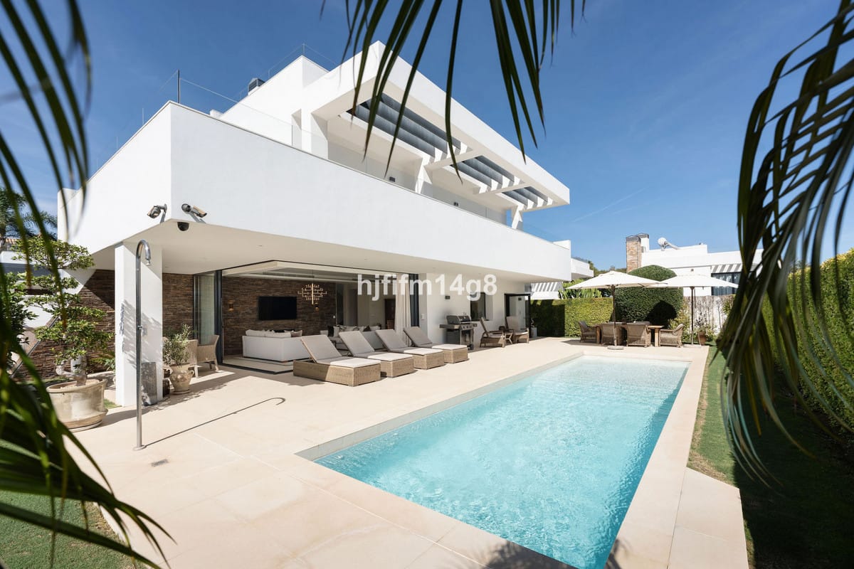 5 bedroom Villa For Sale