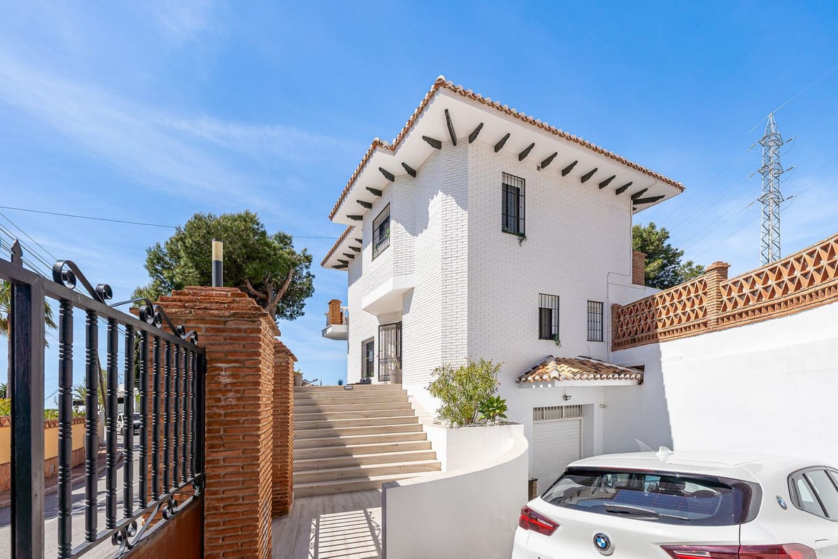 4 bedroom Villa For Sale