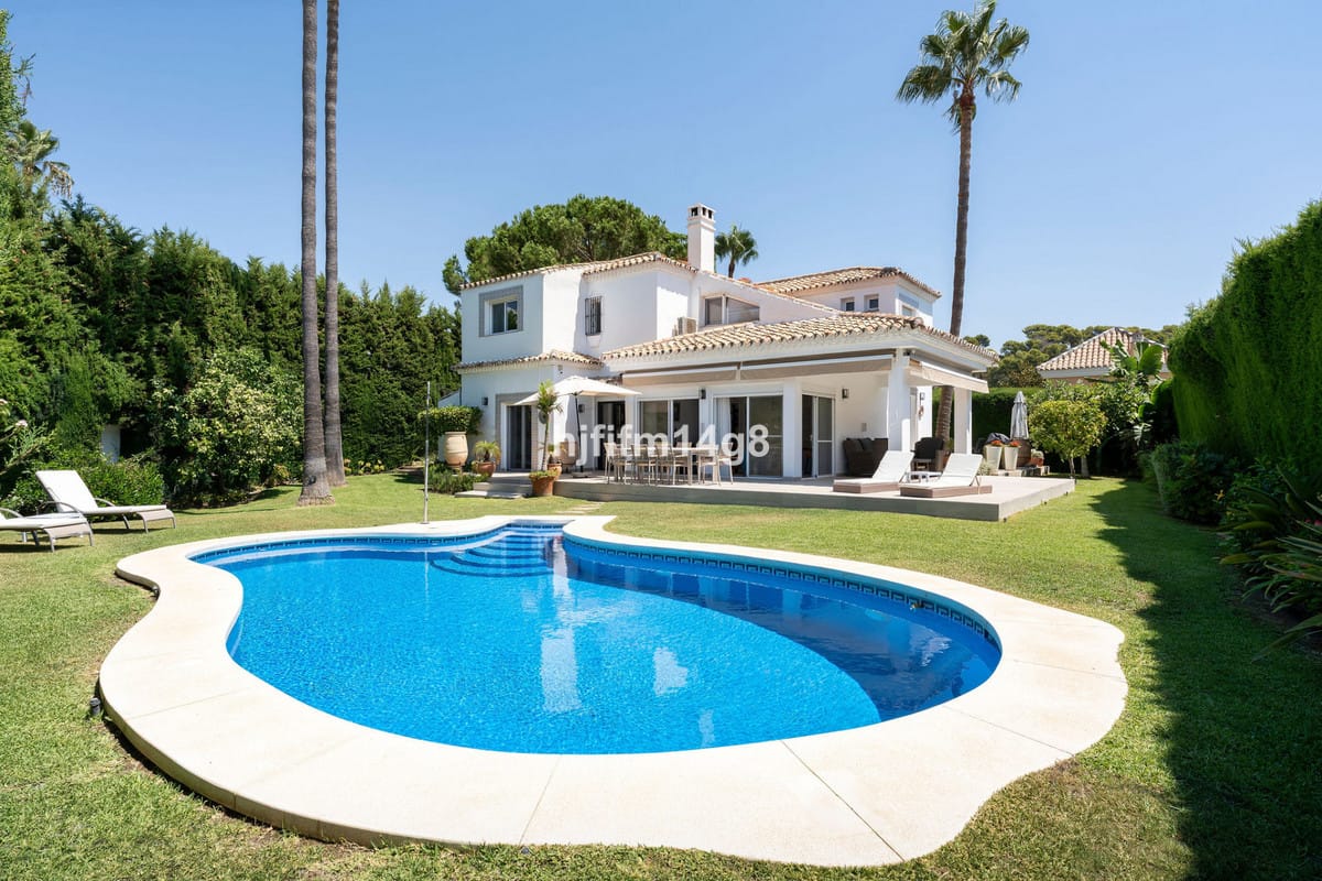 5 bedroom Villa For Sale