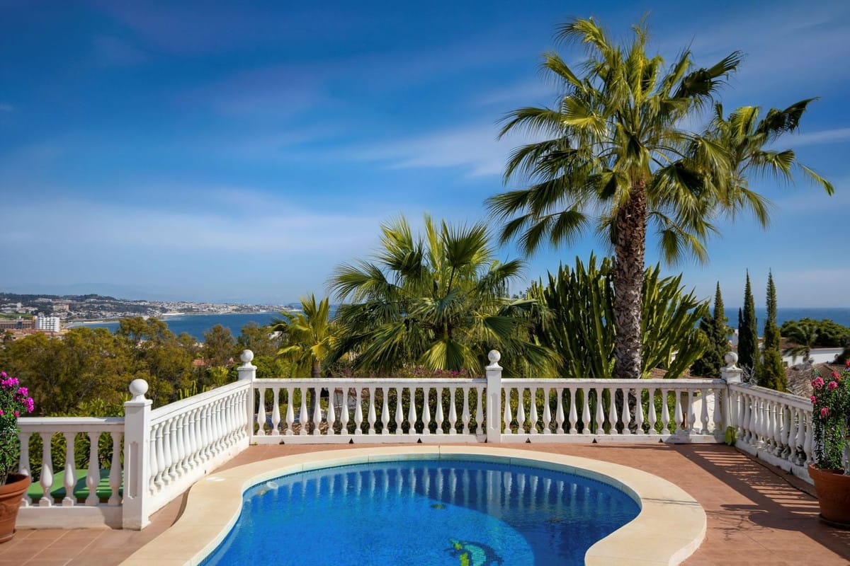 5 bedroom Villa For Sale