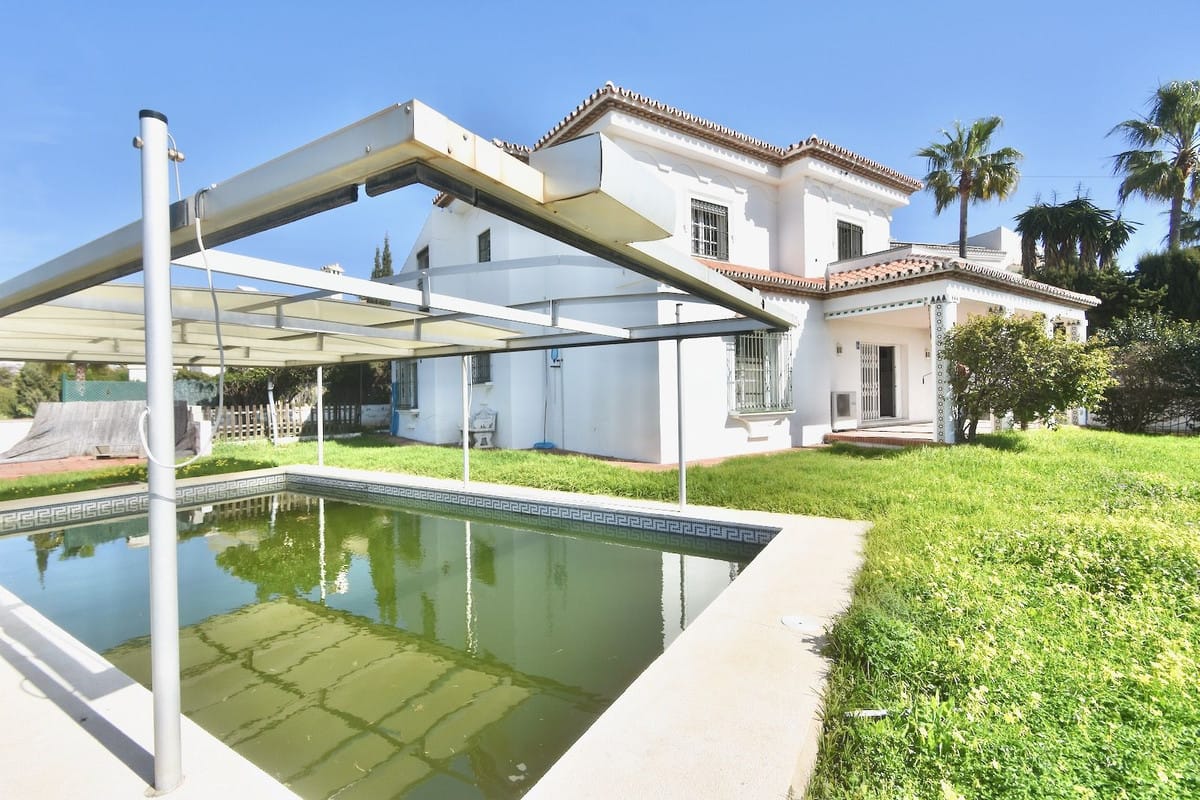 5 bedroom Villa For Sale